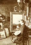 104423 Portret van G.W.P. van Dokkum, geboren 1870, kunstschilder te Utrecht, overleden 1931. Ten voeten uit links, ...